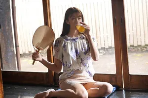 Mùa hè buồn chán ở quê nện vợ yêu nhà đối diện thiếu thốn vì lấy ông chồng già